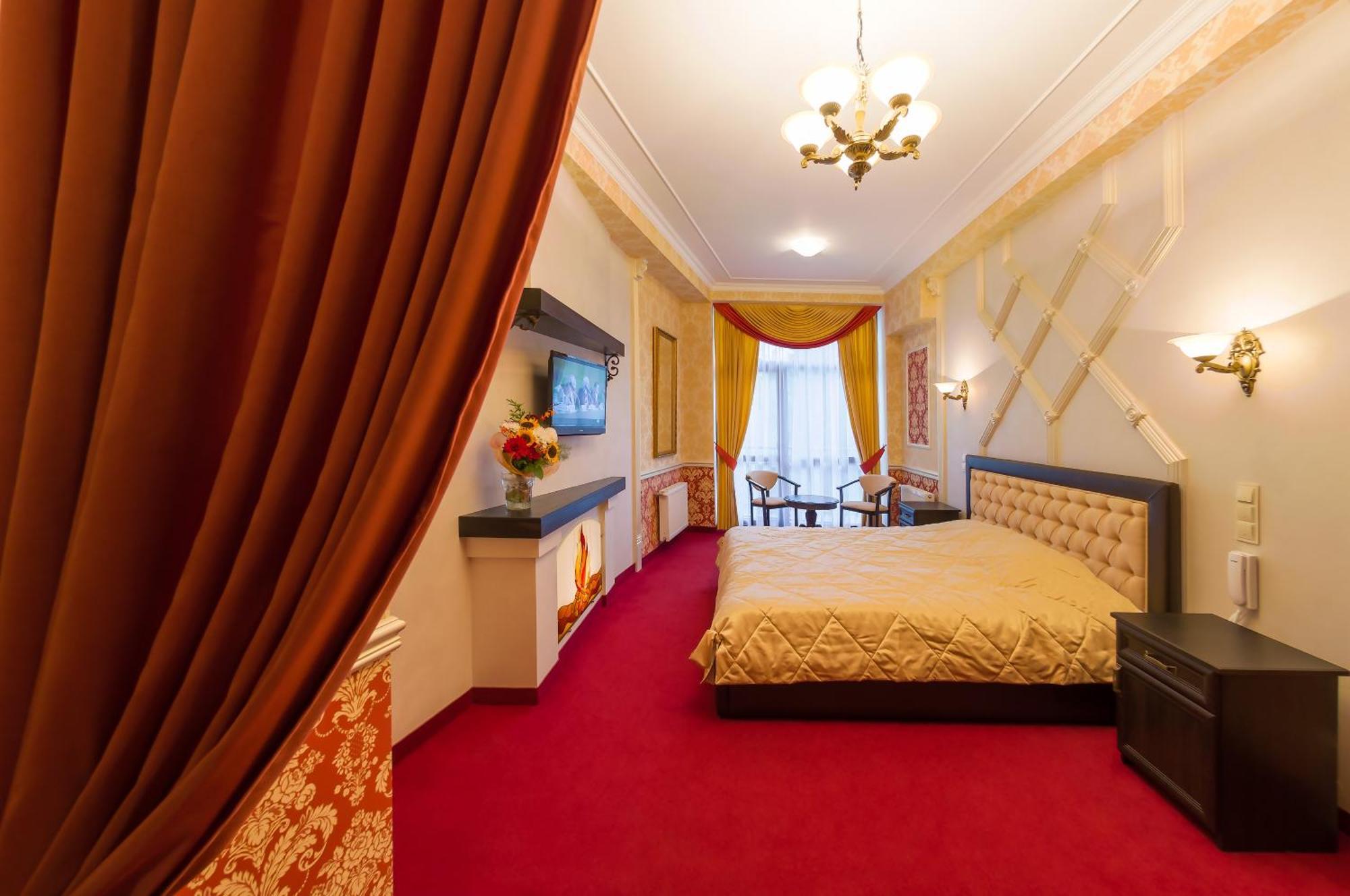 Franz Hotel&Restaurant Ивано-Франковск Экстерьер фото