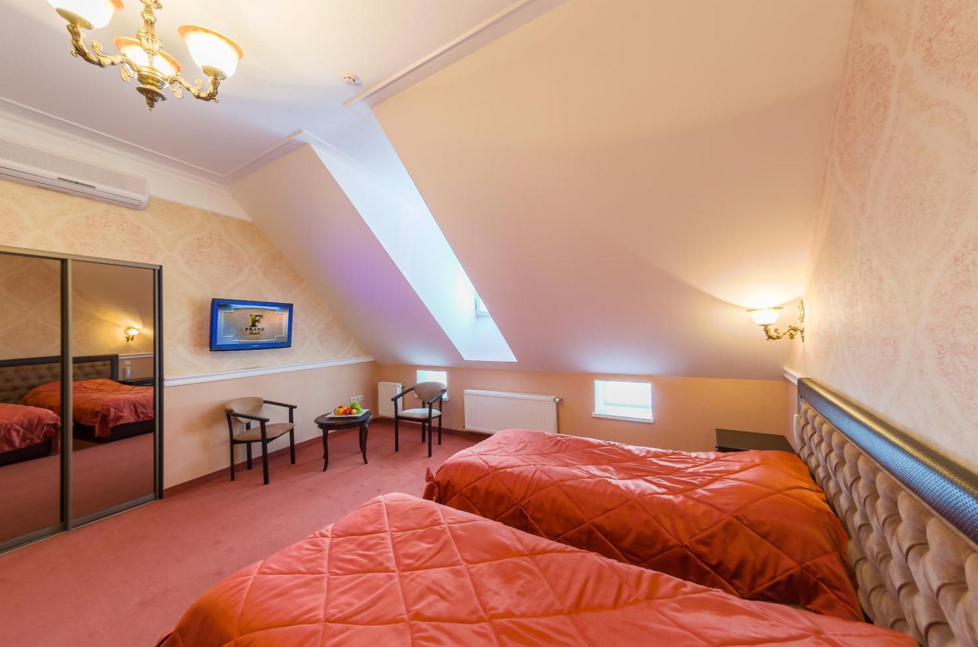 Franz Hotel&Restaurant Ивано-Франковск Экстерьер фото