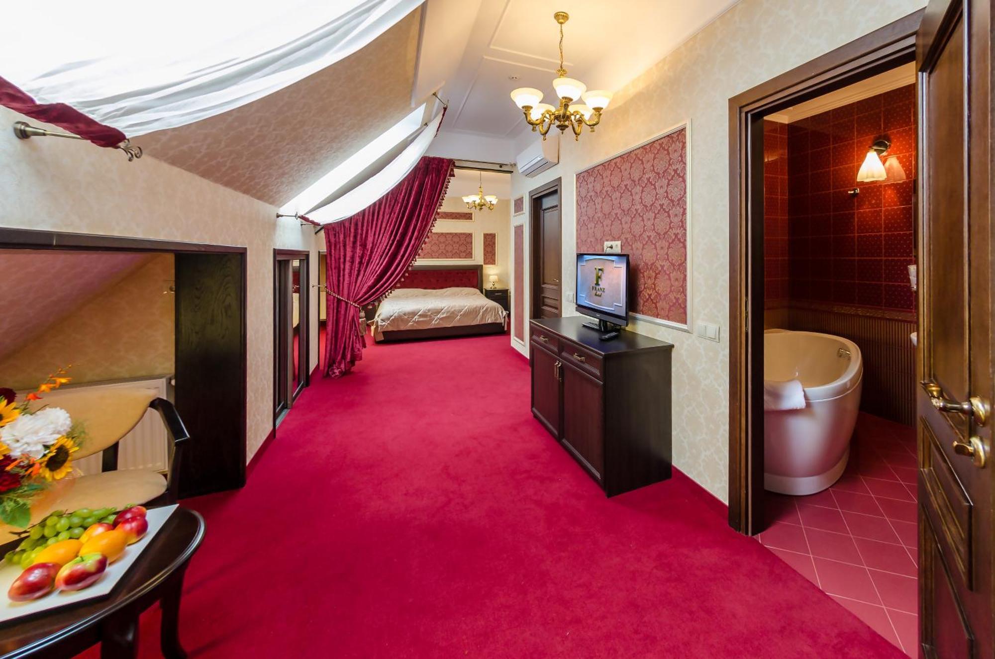 Franz Hotel&Restaurant Ивано-Франковск Экстерьер фото